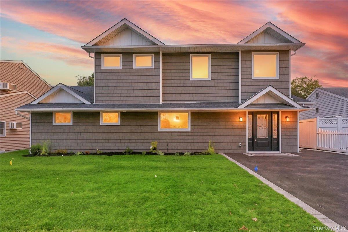 7 Hoover Lane, Bethpage, NY 11714