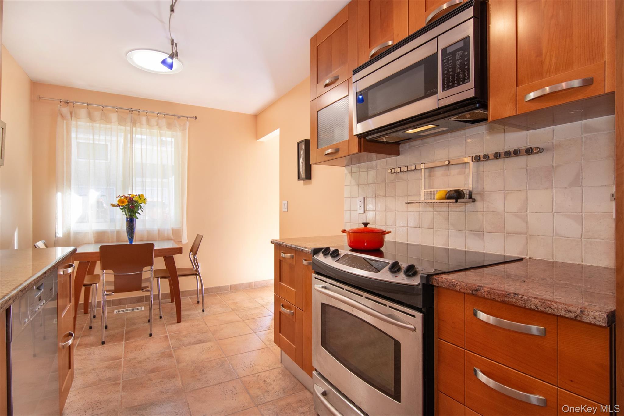 32 Westwood Close, Irvington, NY 10533