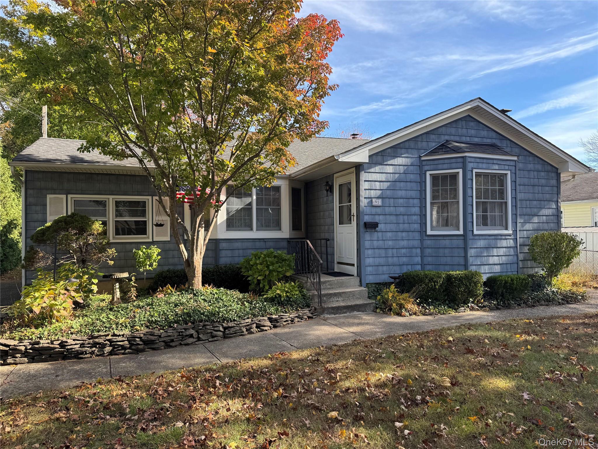 91 8th Ave, Kings Park, NY 11754