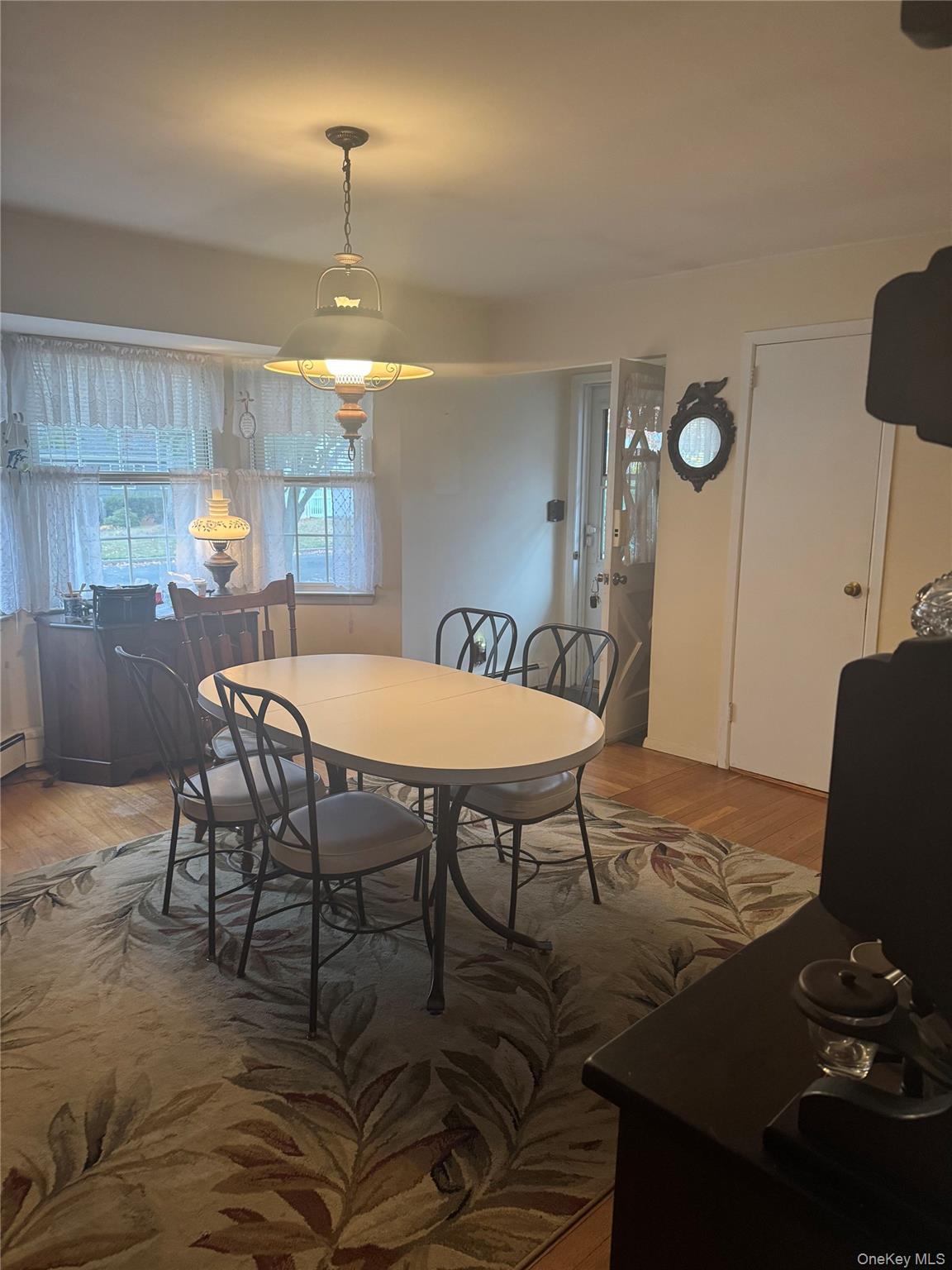 91 8th Ave, Kings Park, NY 11754