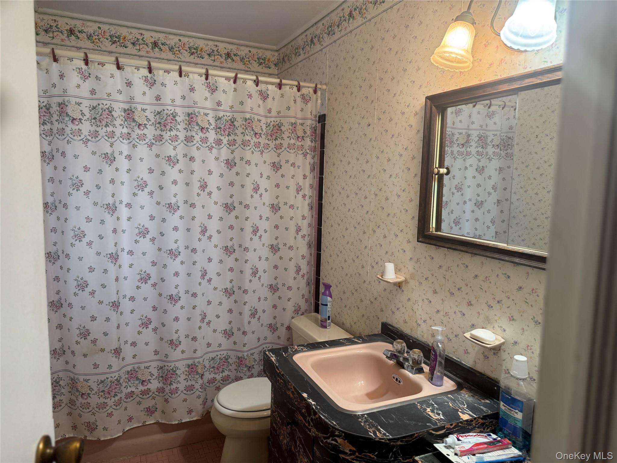 91 8th Ave, Kings Park, NY 11754