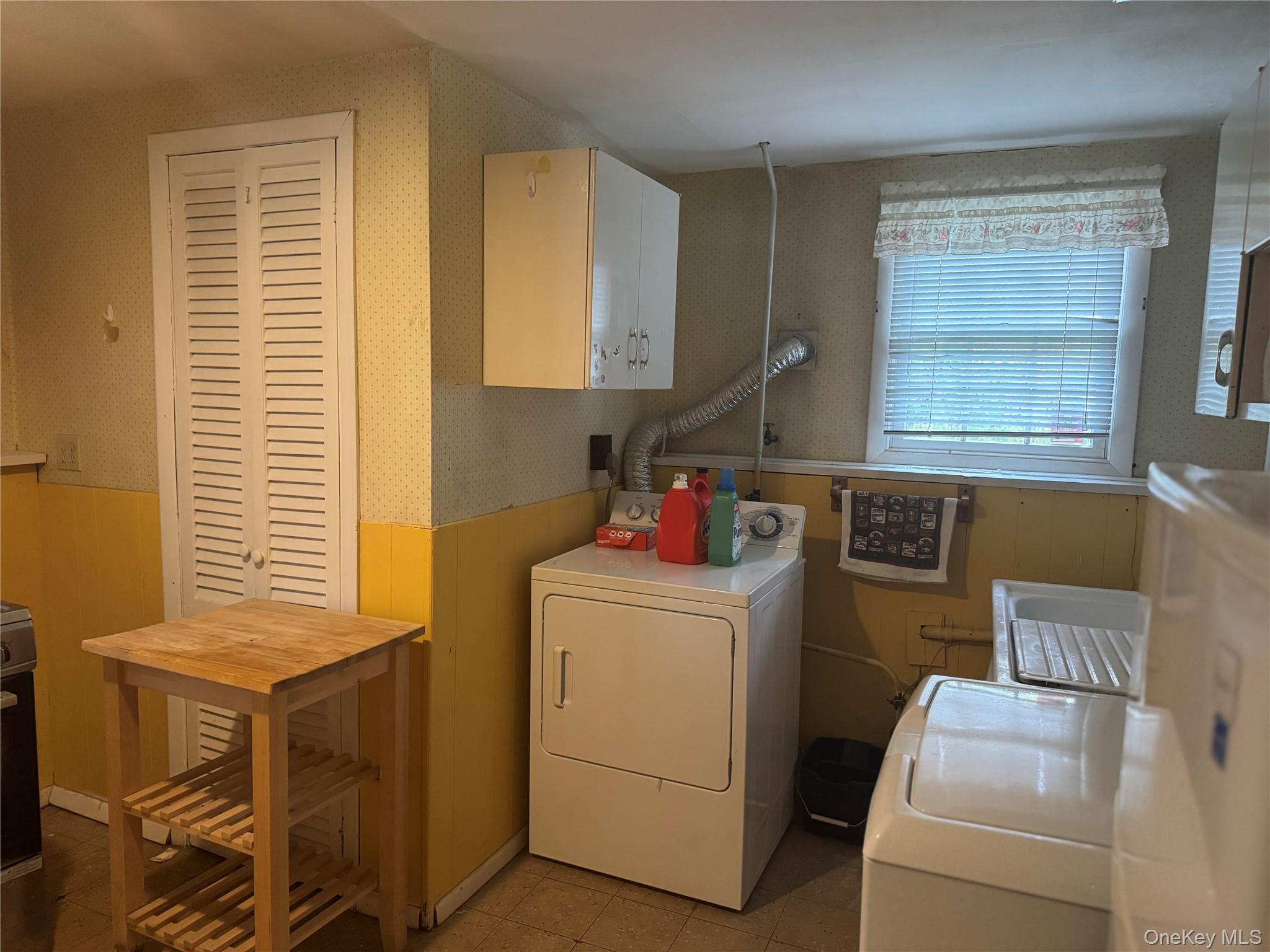 91 8th Ave, Kings Park, NY 11754