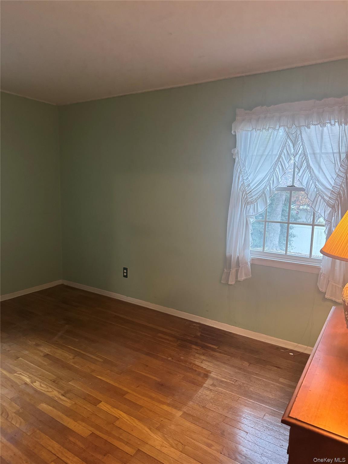 91 8th Ave, Kings Park, NY 11754