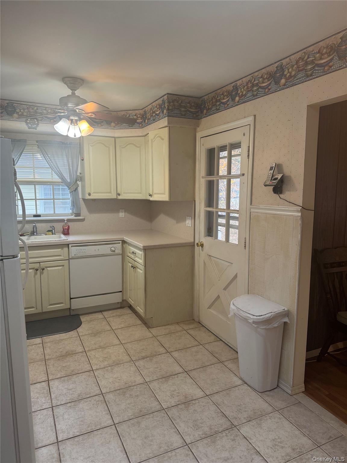 91 8th Ave, Kings Park, NY 11754