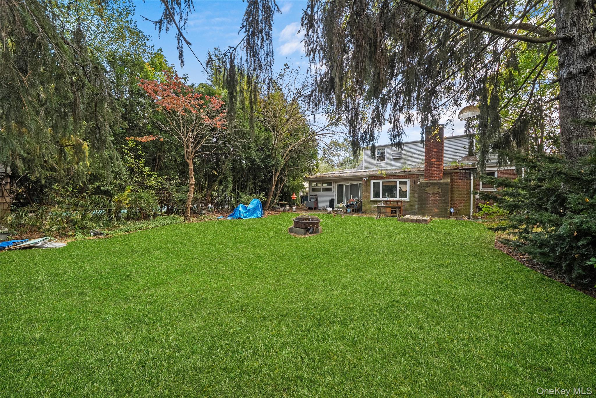 9 Tudor Road, Farmingdale, NY 11735