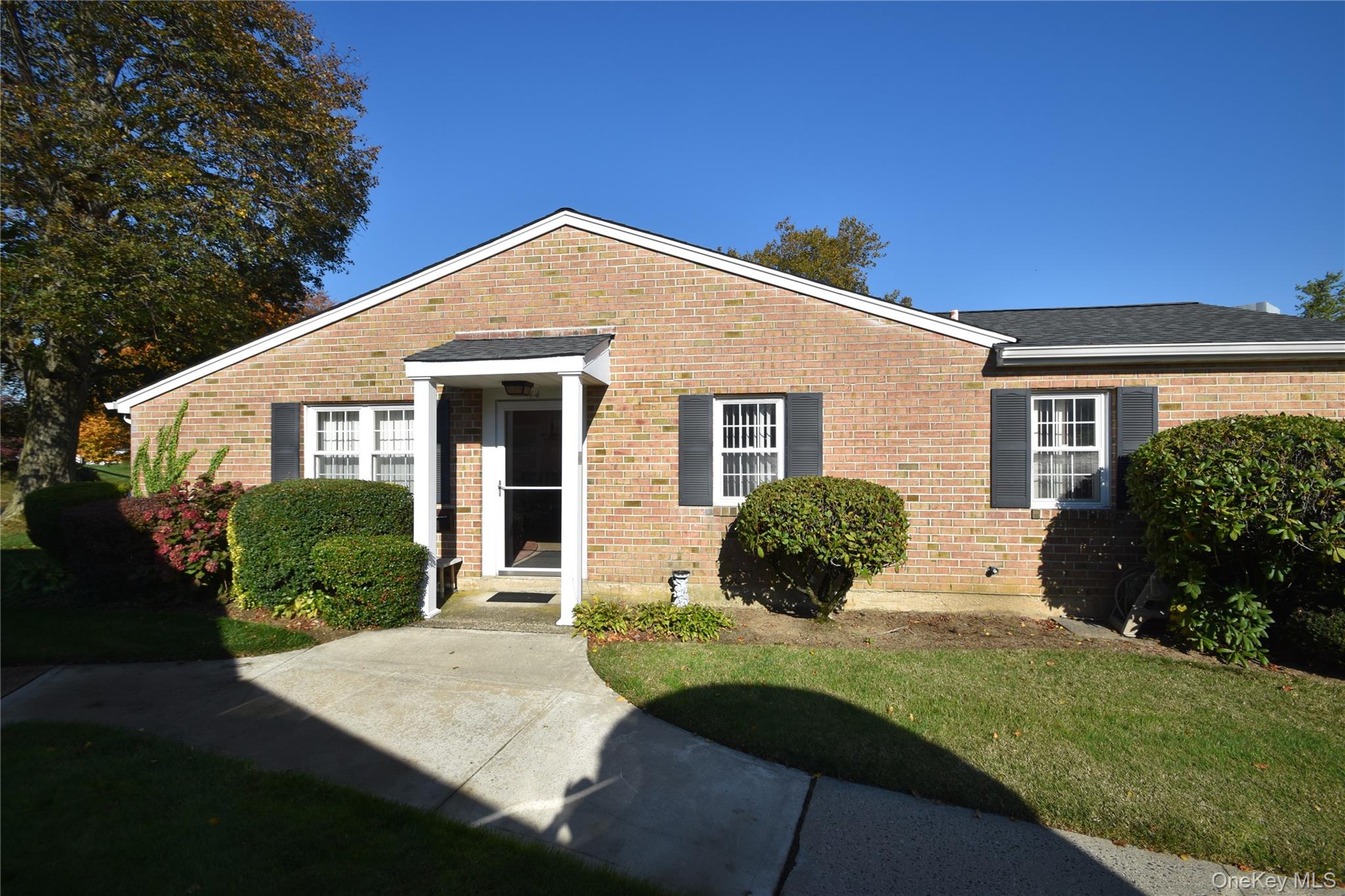 44 Harbor Road N, Amityville, NY 11701