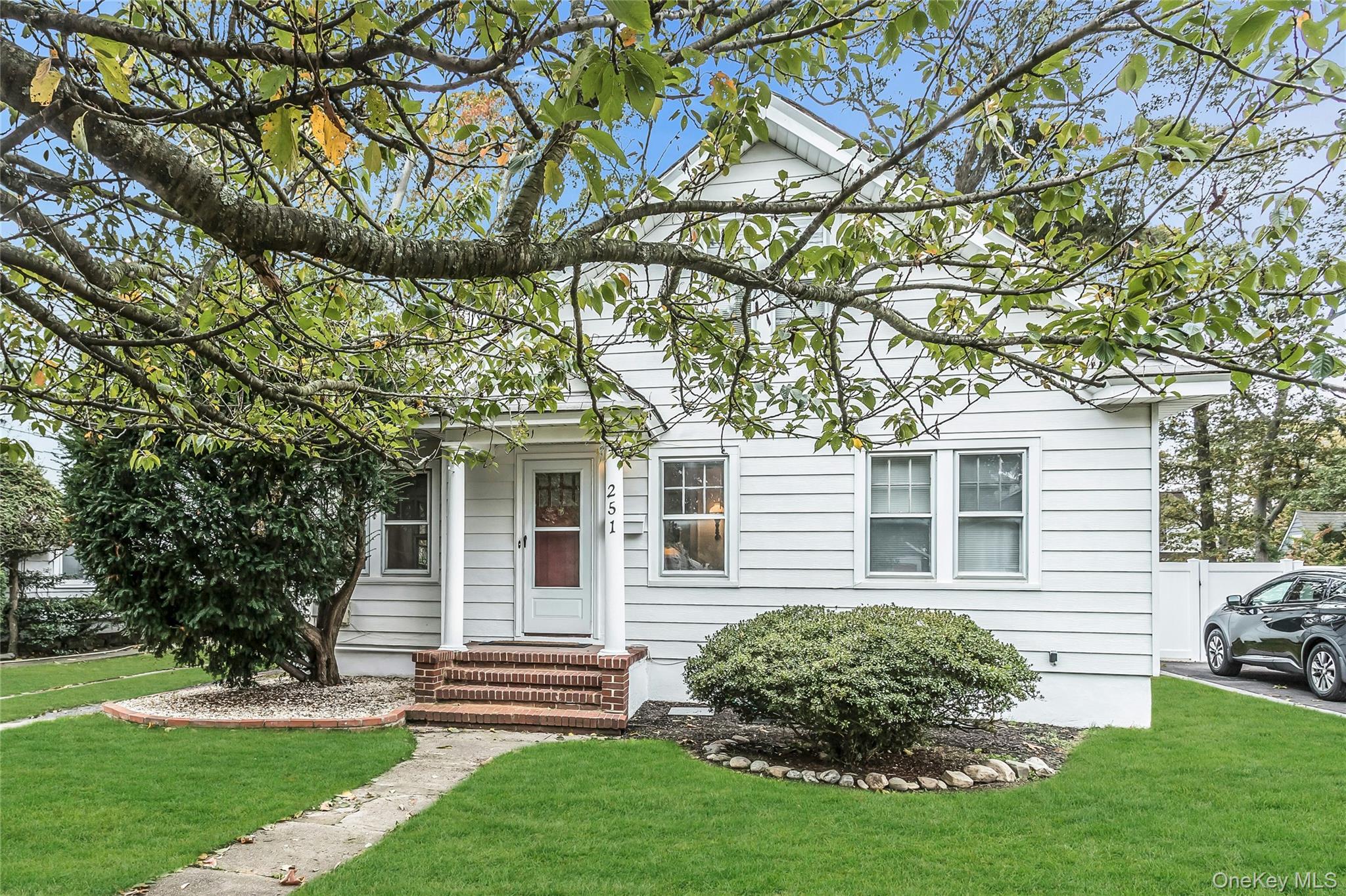 251 N Long Beach Avenue, Freeport, NY 11520