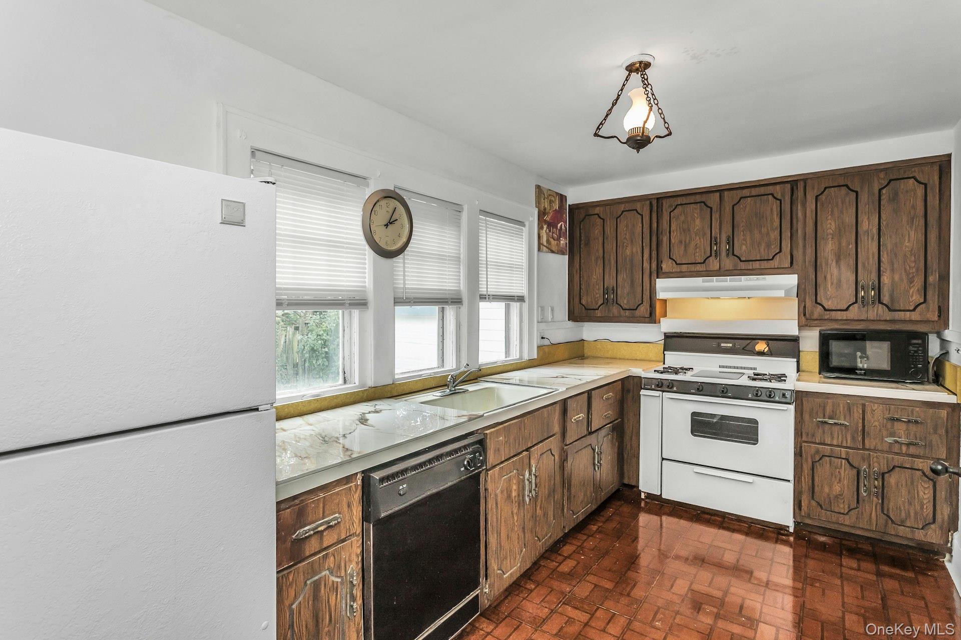 251 N Long Beach Avenue, Freeport, NY 11520