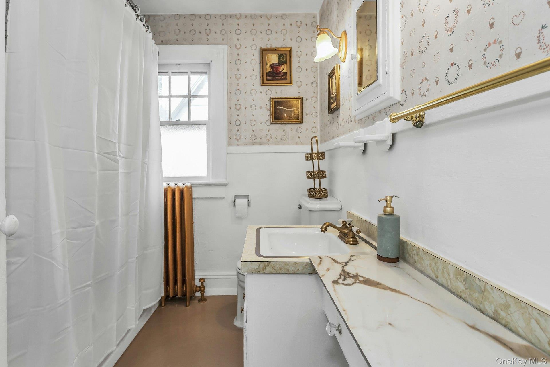 251 N Long Beach Avenue, Freeport, NY 11520