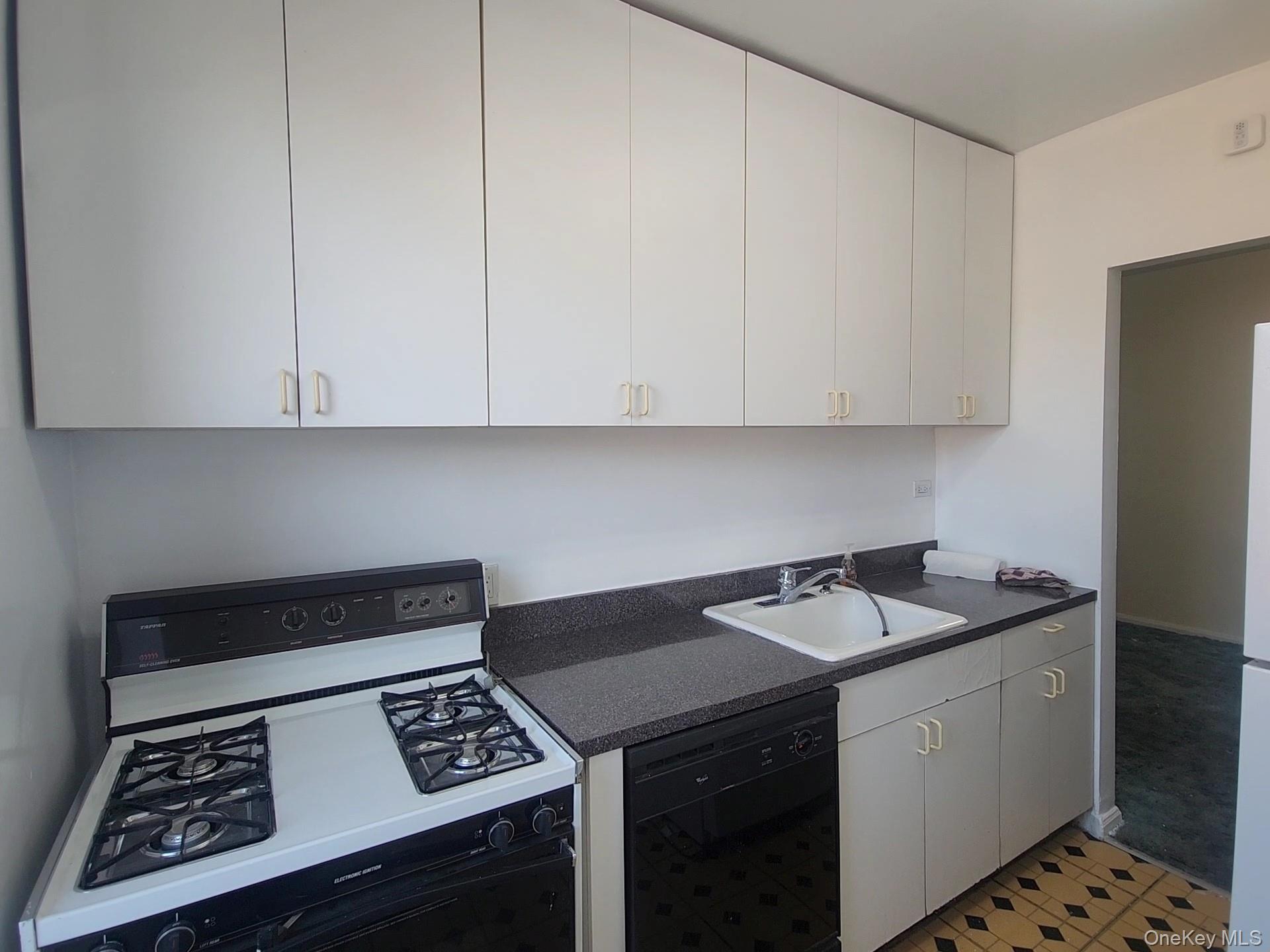 90-09 Northern Boulevard # 605, Jackson Heights, NY 11372