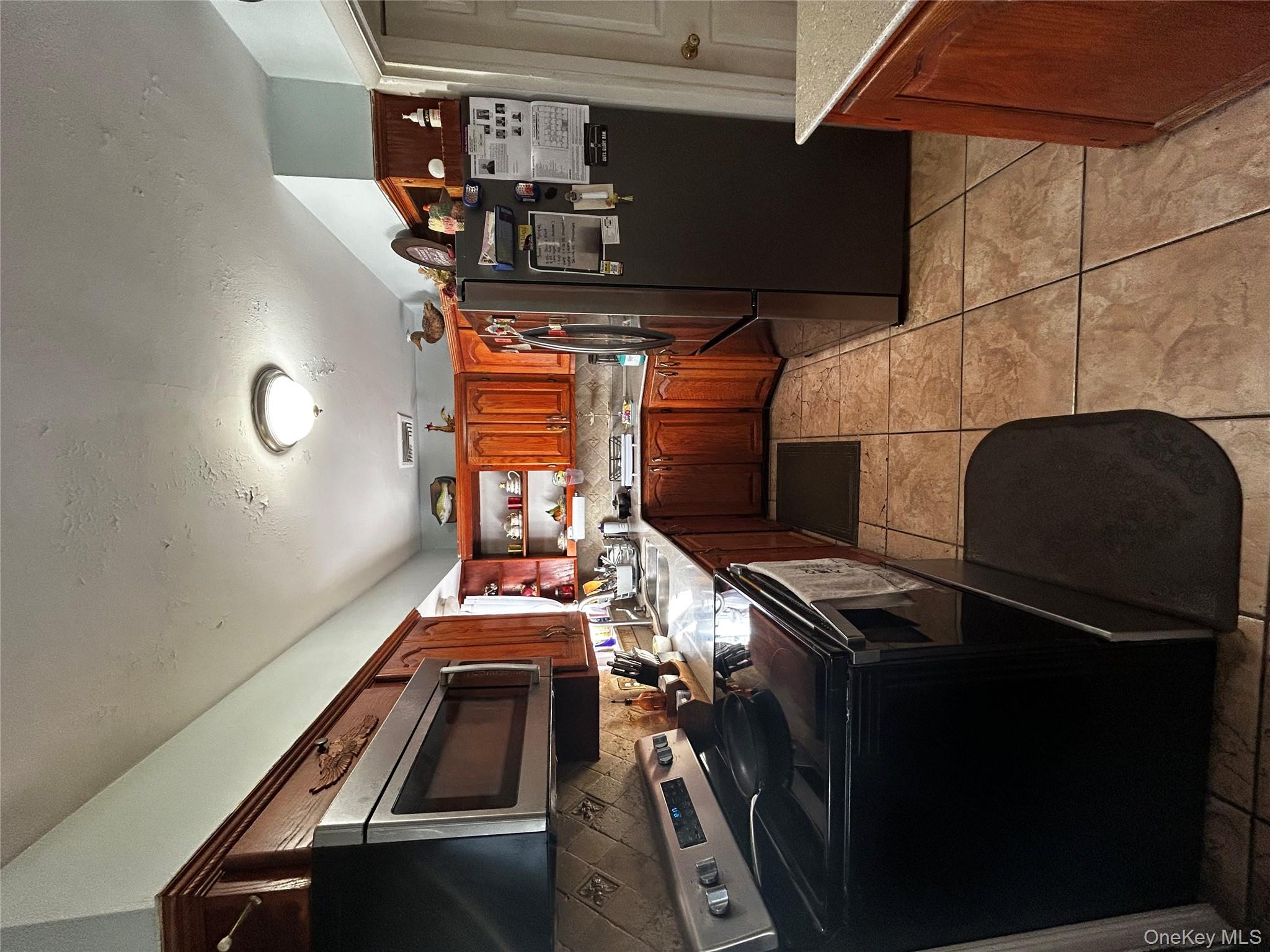 500 Oakwood Road, South Huntington, NY 11743