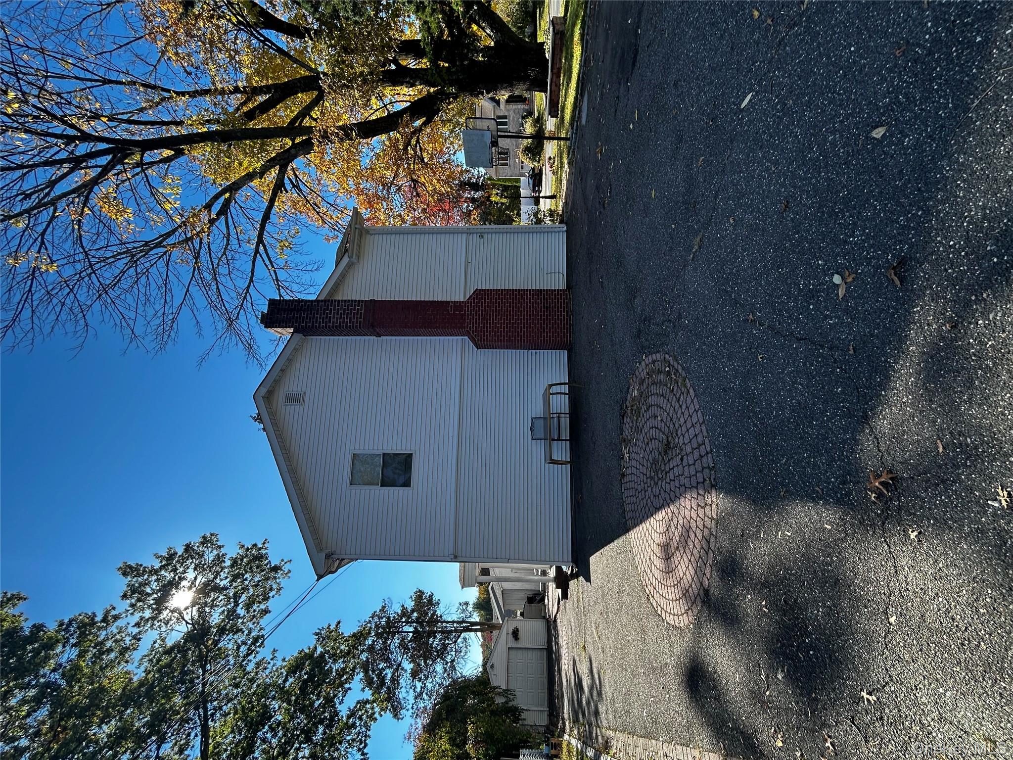 500 Oakwood Road, South Huntington, NY 11743