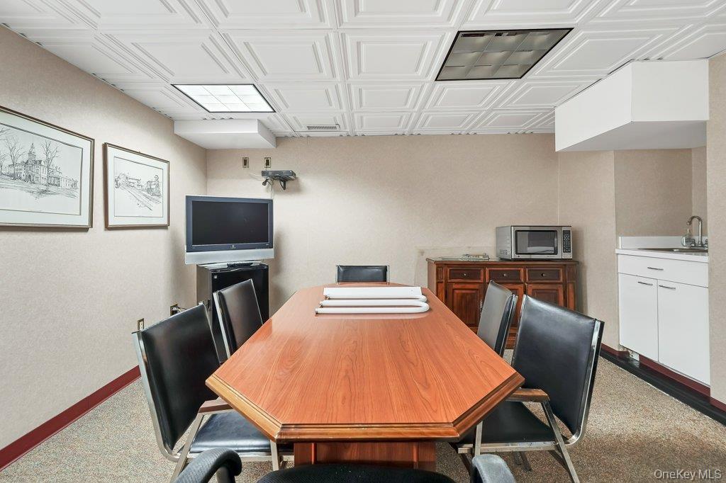 27 Cleveland Street, Valhalla, NY 10595