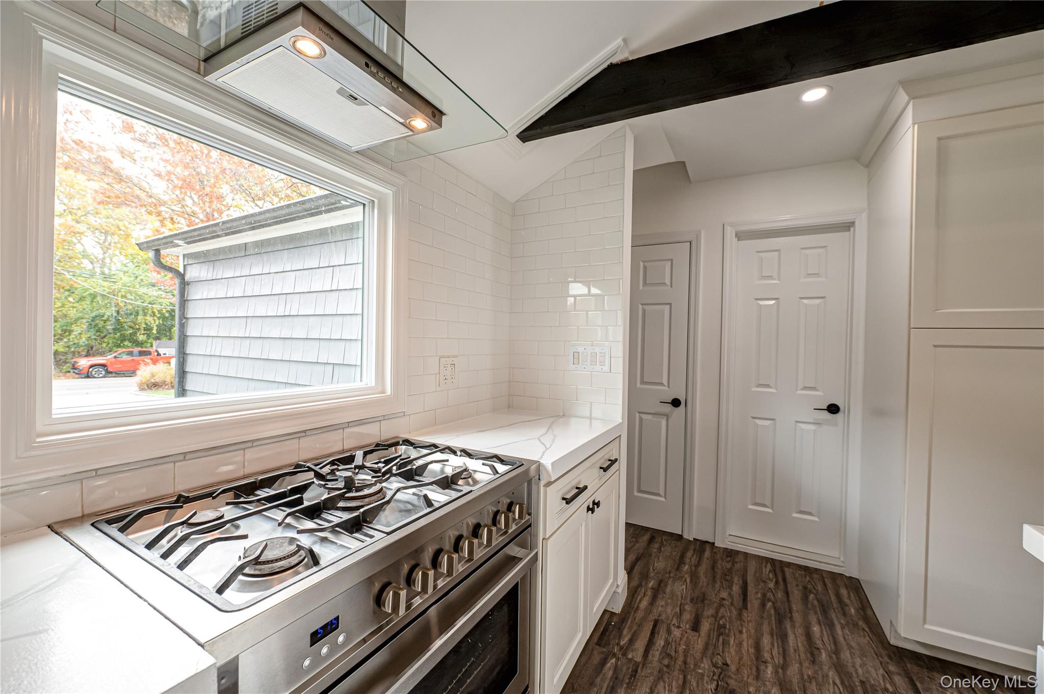 39 Lynncliff Road, Hampton Bays, NY 11946