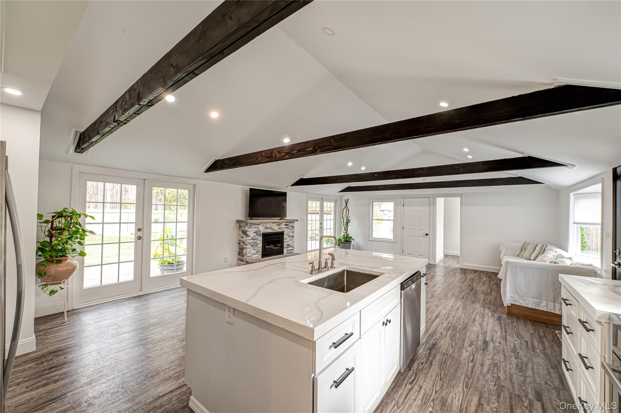 39 Lynncliff Road, Hampton Bays, NY 11946