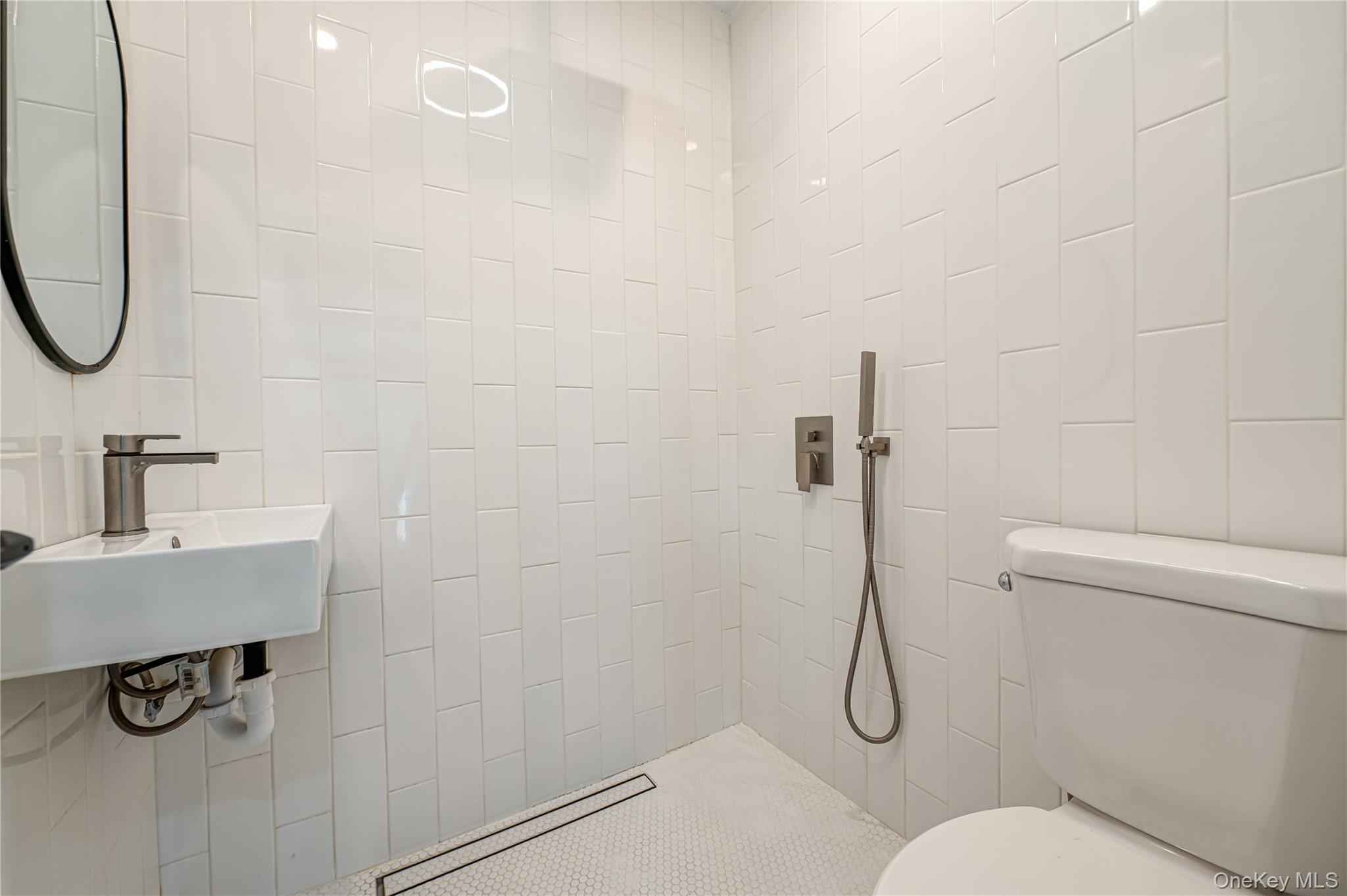 39 Lynncliff Road, Hampton Bays, NY 11946