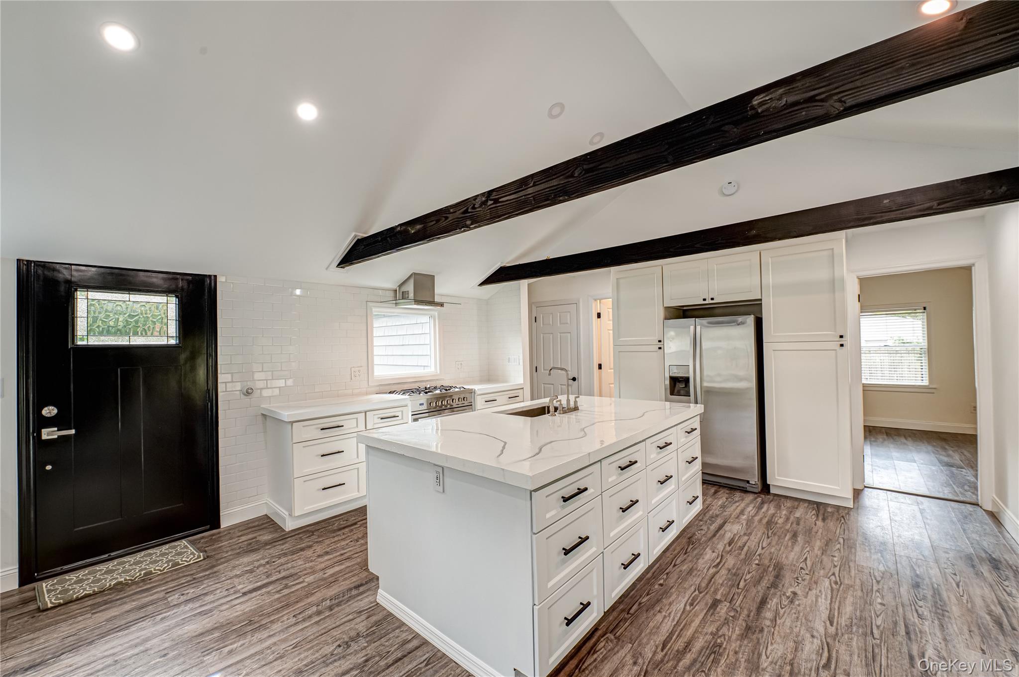 39 Lynncliff Road, Hampton Bays, NY 11946