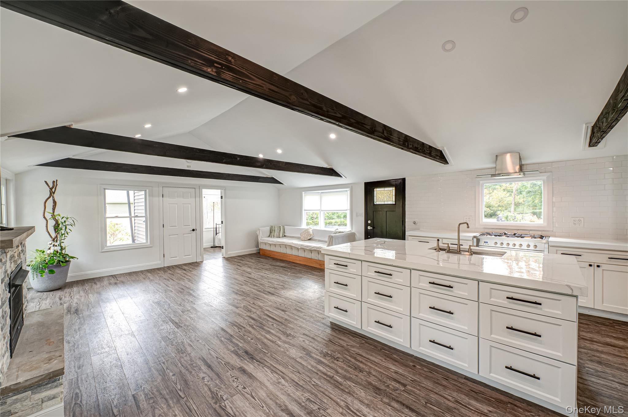 39 Lynncliff Road, Hampton Bays, NY 11946