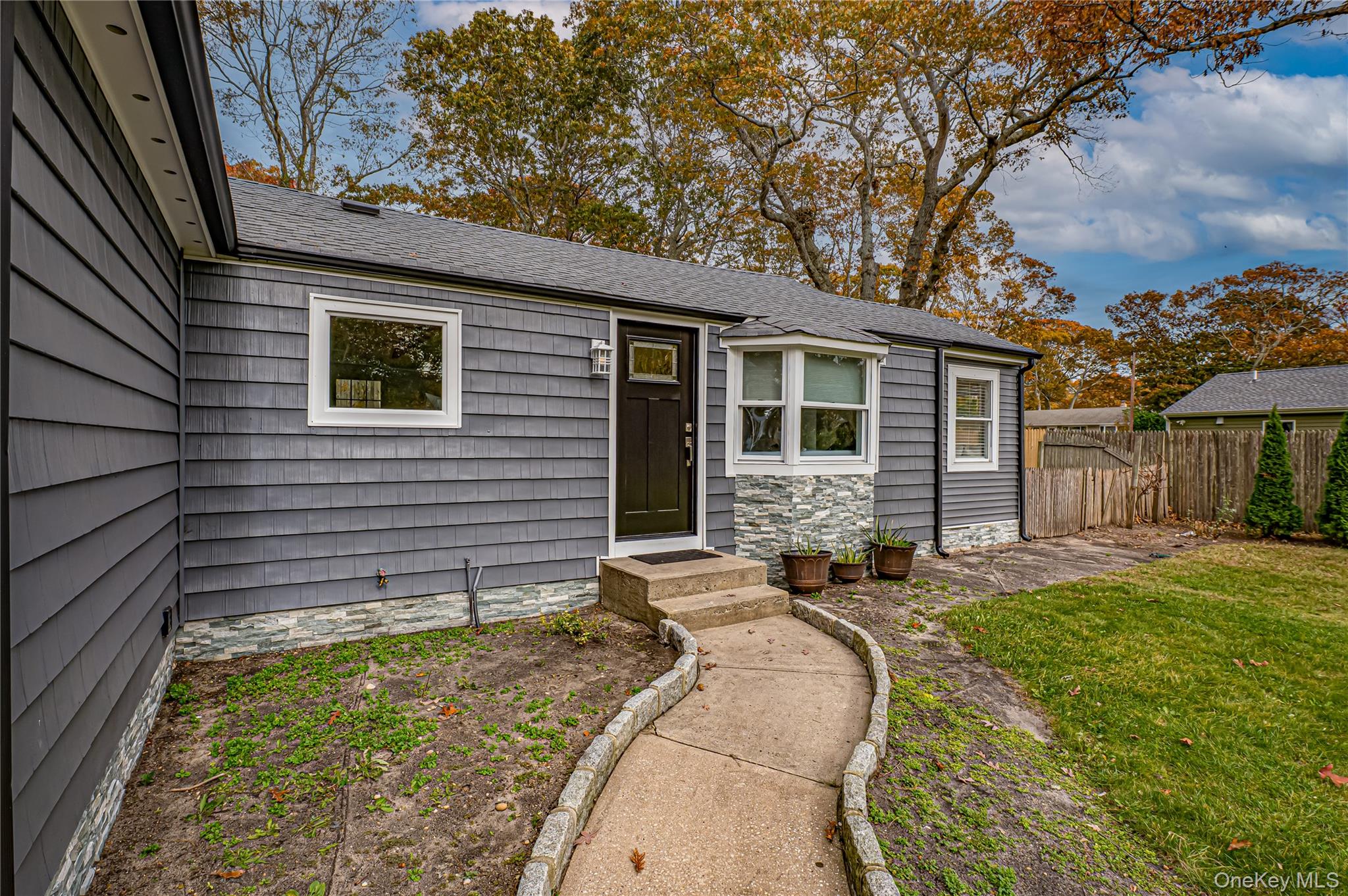 39 Lynncliff Road, Hampton Bays, NY 11946