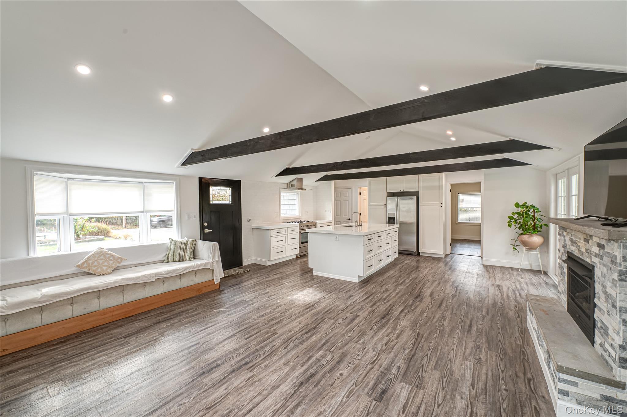 39 Lynncliff Road, Hampton Bays, NY 11946