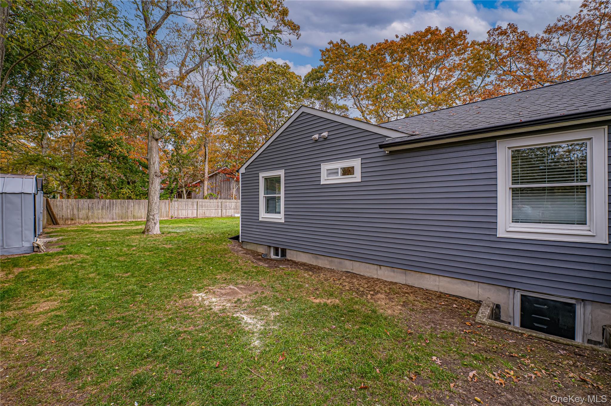 39 Lynncliff Road, Hampton Bays, NY 11946