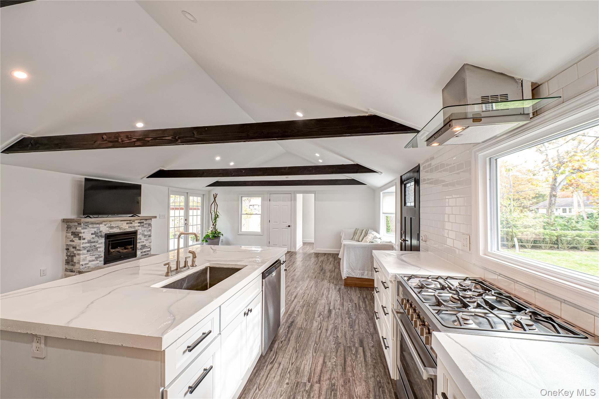 39 Lynncliff Road, Hampton Bays, NY 11946