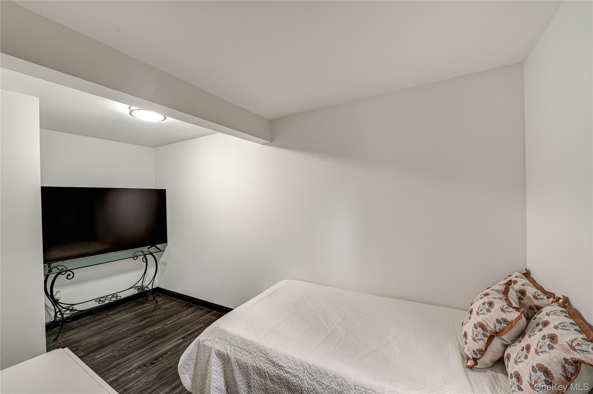 39 Lynncliff Road, Hampton Bays, NY 11946