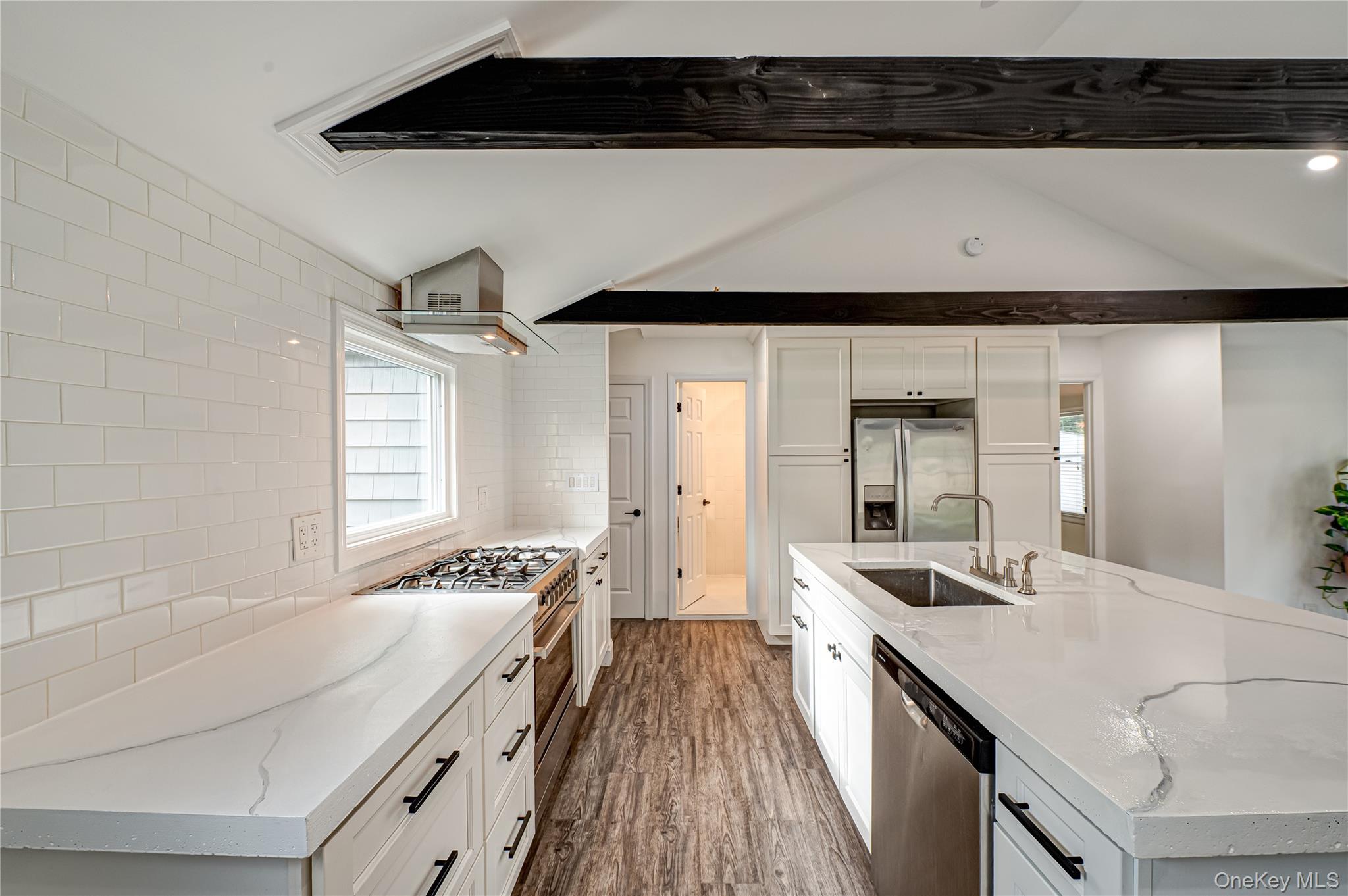 39 Lynncliff Road, Hampton Bays, NY 11946