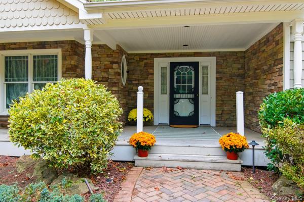 15 Arbor Court, Bohemia, NY 11716