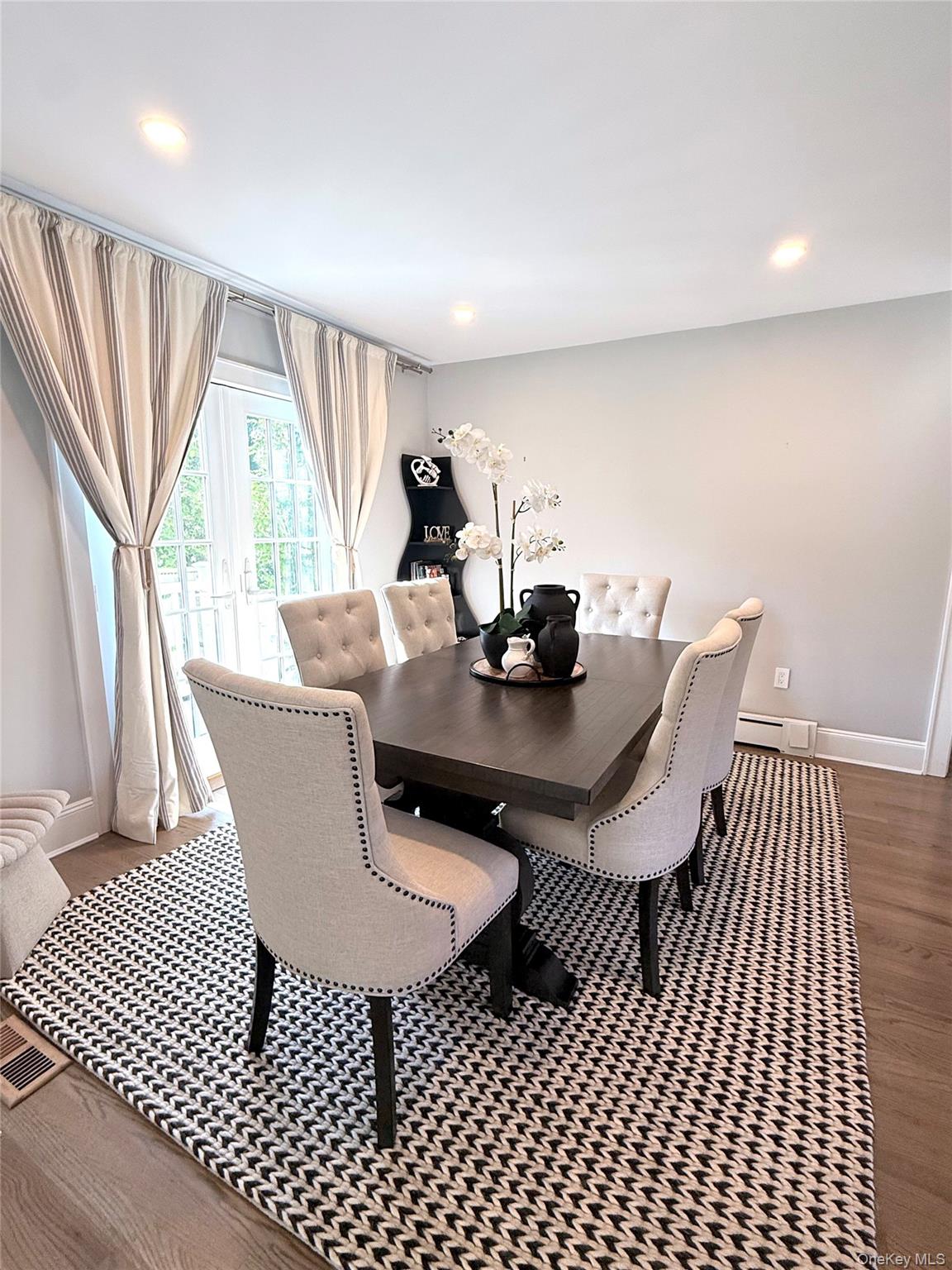 24 Pegs Lane, Riverhead, NY 11901