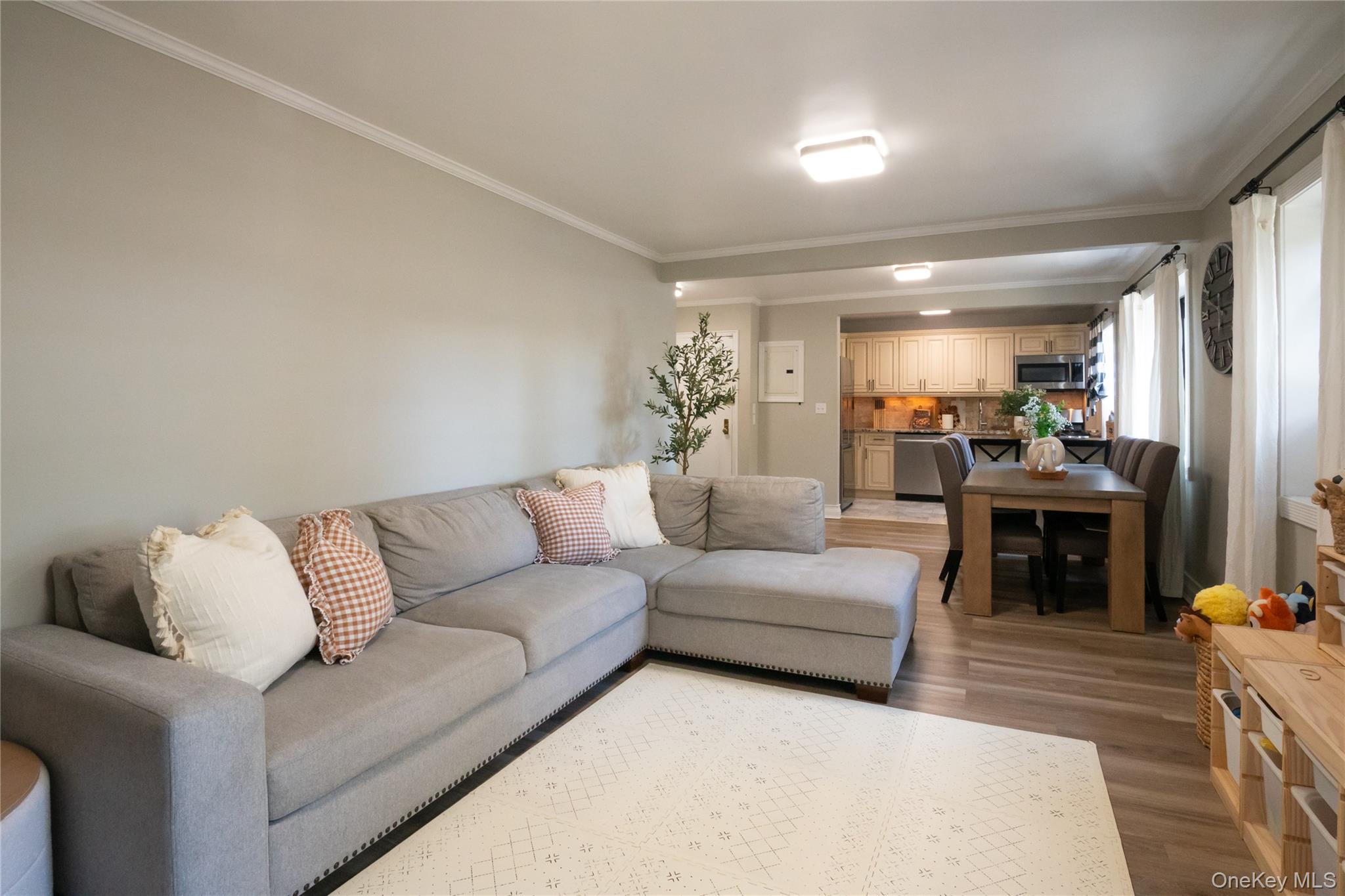 4 Field End Lane # 2R, Eastchester, NY 10709