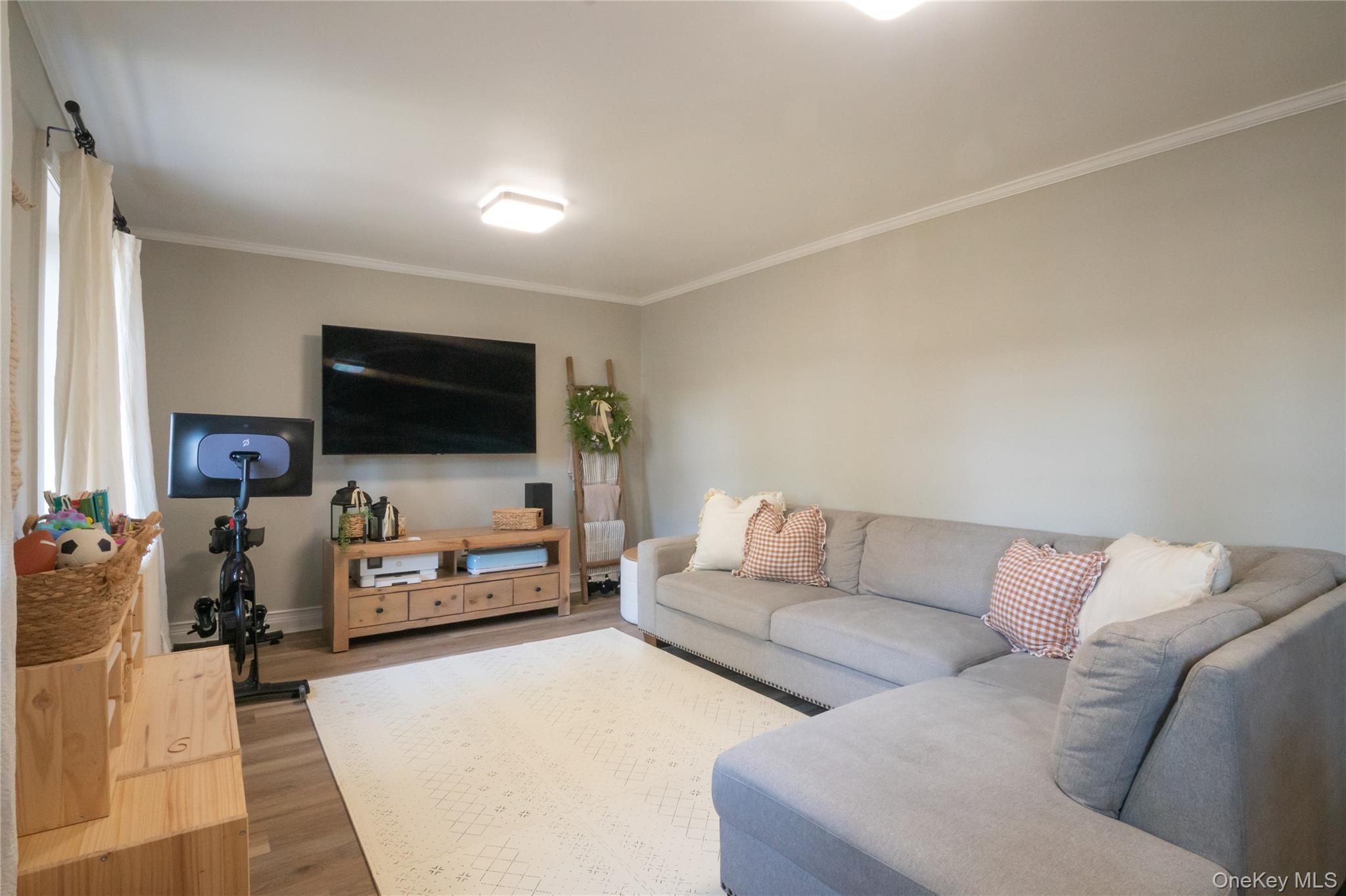 4 Field End Lane # 2R, Eastchester, NY 10709