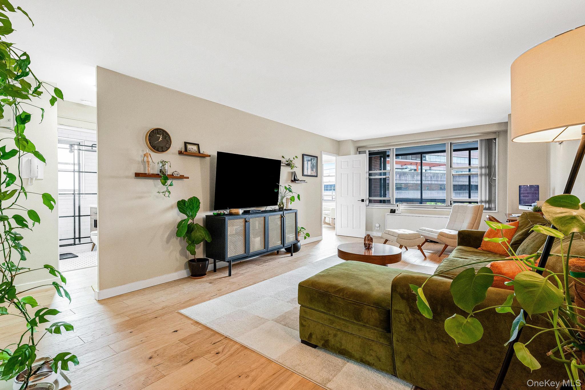 70-25 Yellowstone Boulevard # 6T, Forest Hills, NY 11375