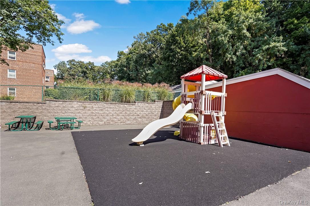 330 S Broadway # H4, Tarrytown, NY 10591