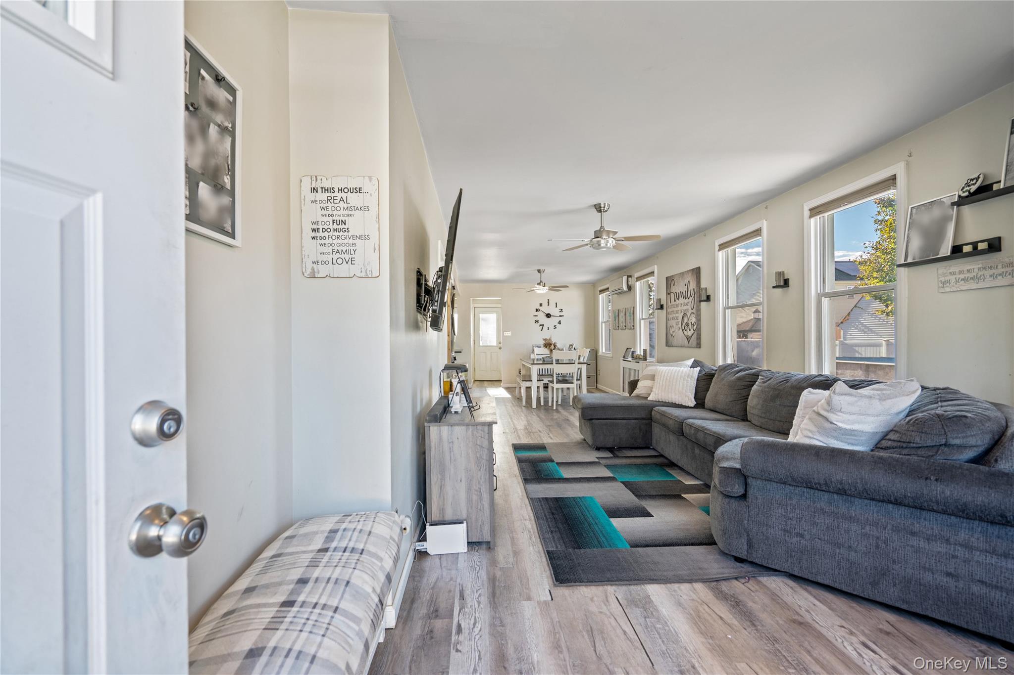 48 Farmers Avenue, Lindenhurst, NY 11757