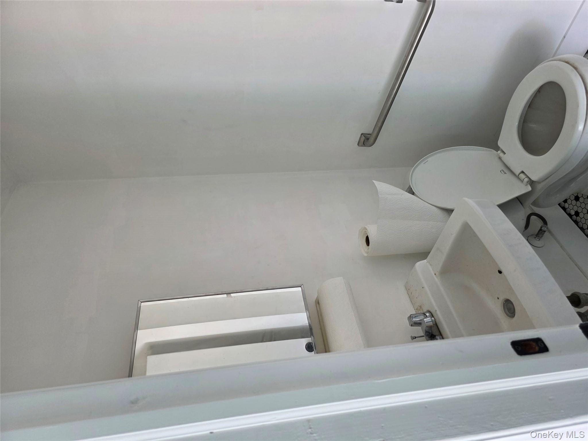 605 Route 112, Patchogue, NY 11772