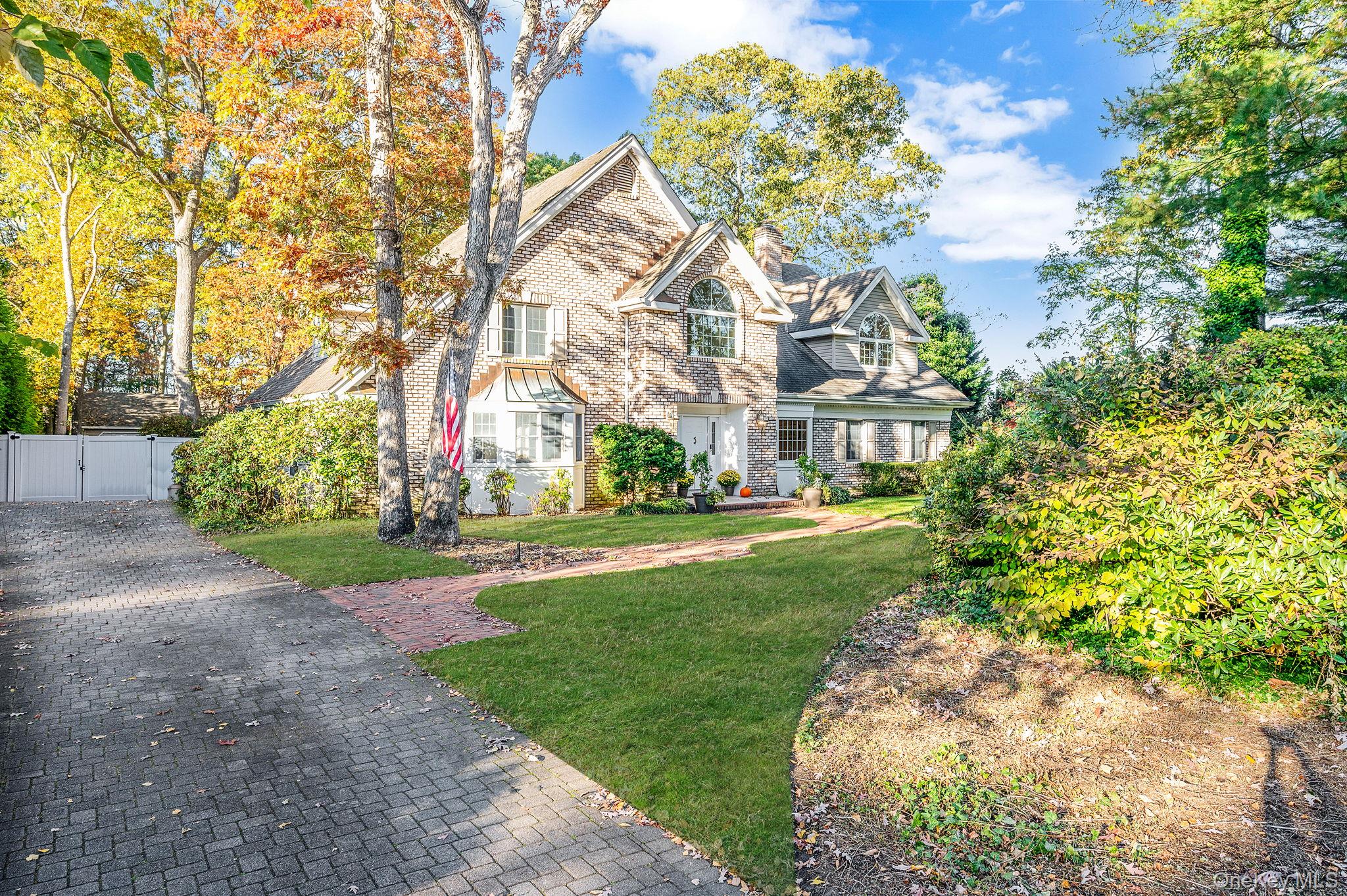 15 Riviera Court, Great River, NY 11739