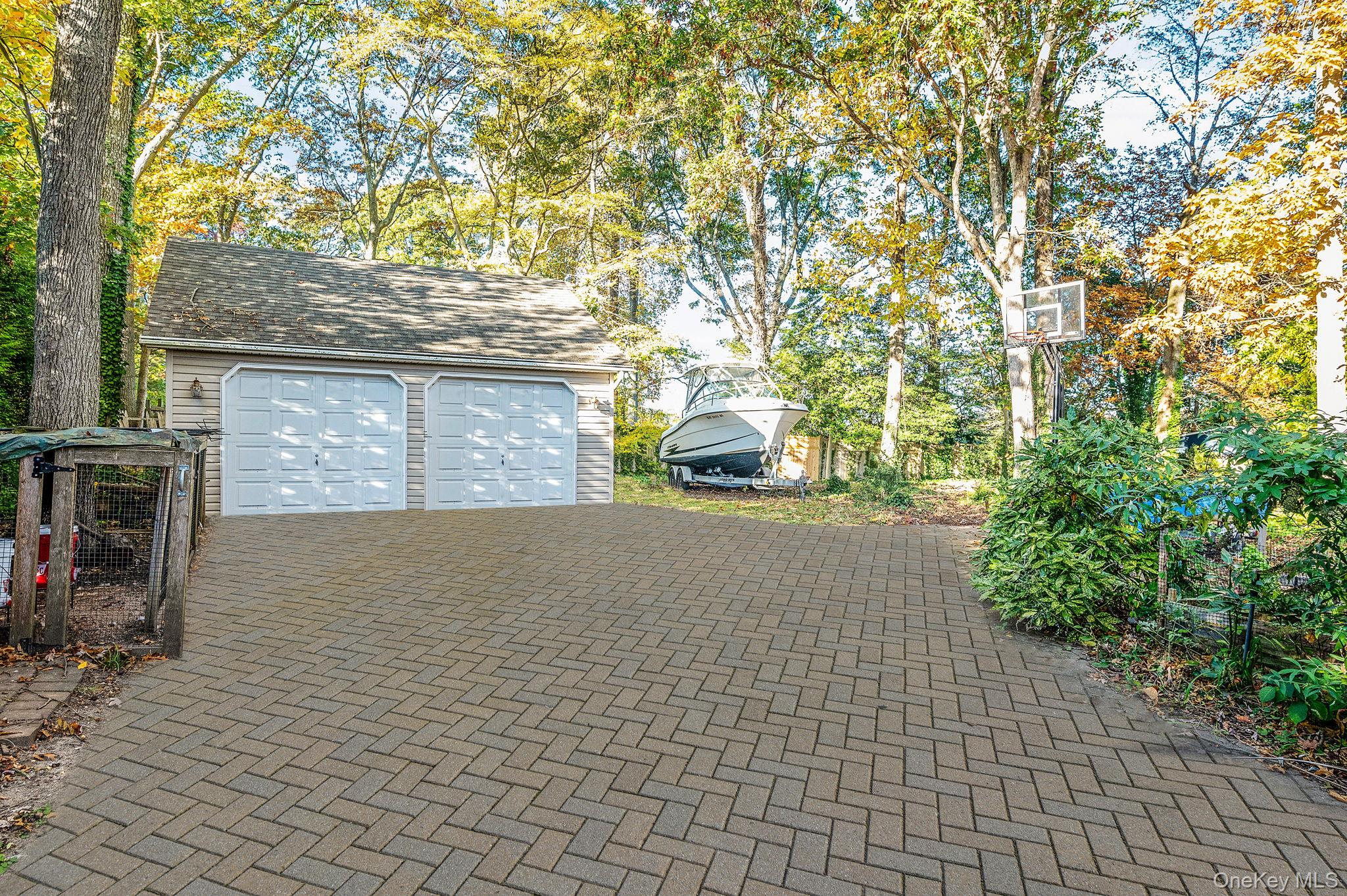 15 Riviera Court, Great River, NY 11739