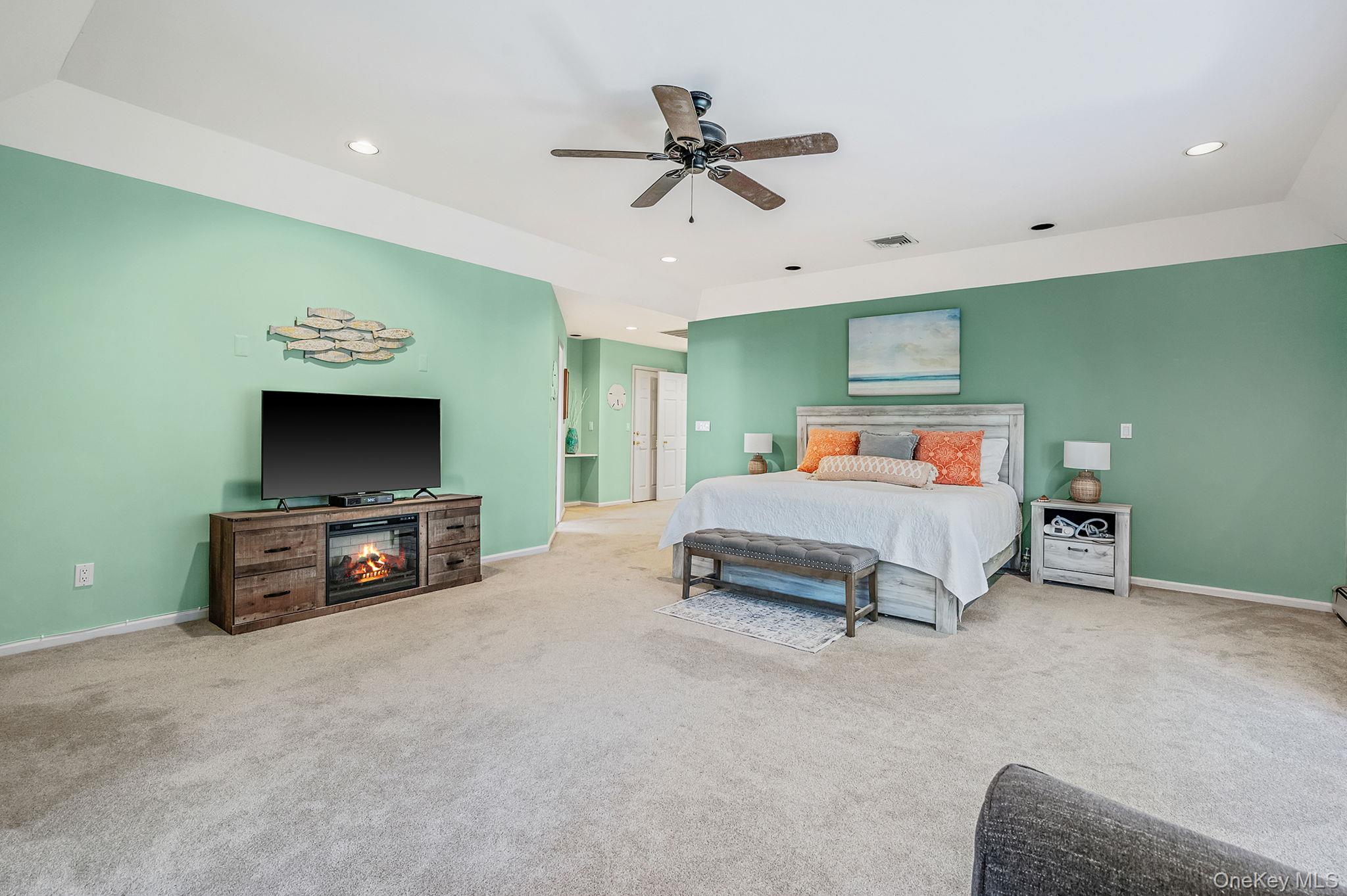 15 Riviera Court, Great River, NY 11739