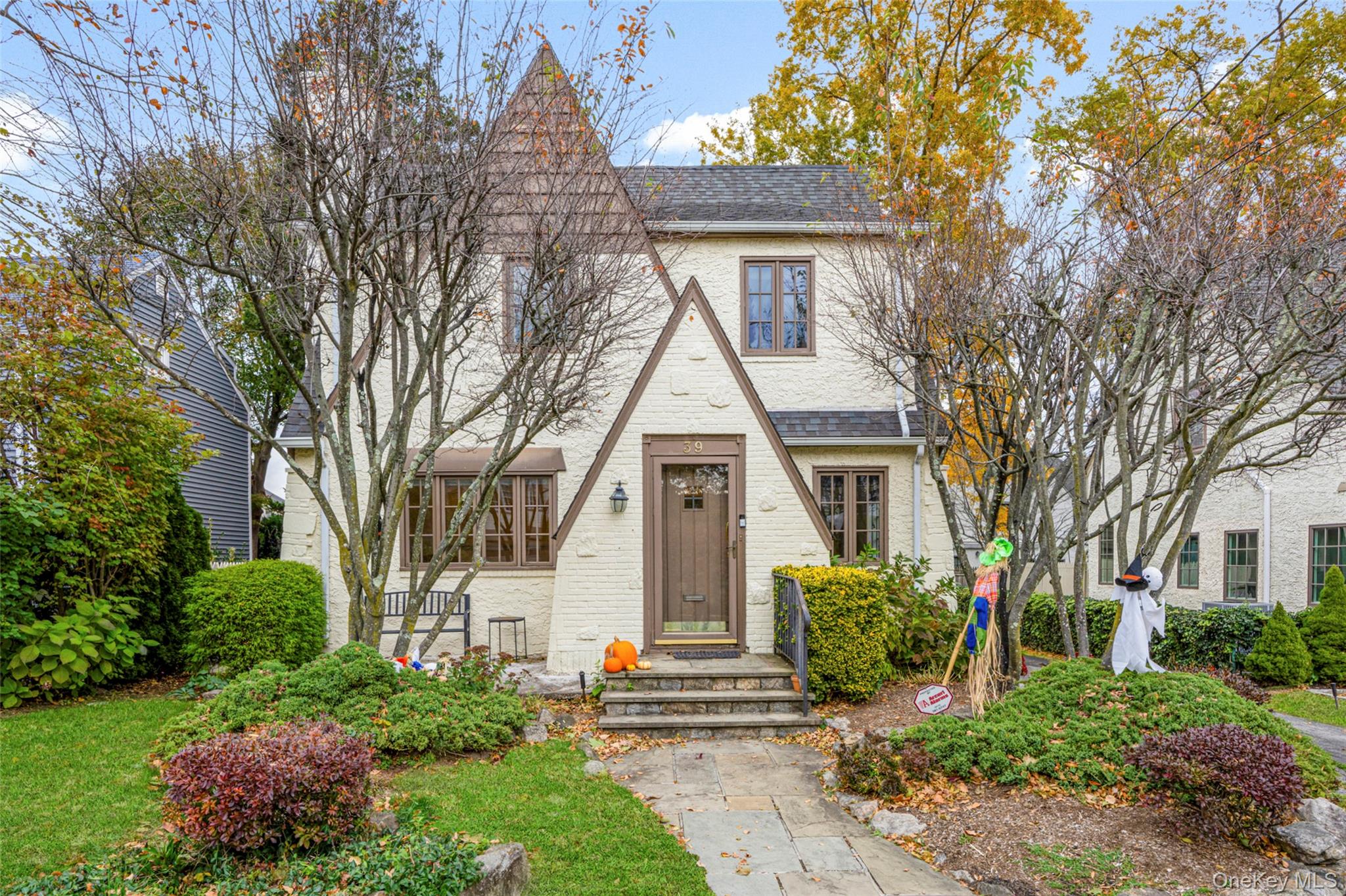 39 Hillcrest Avenue, Larchmont, NY 10538