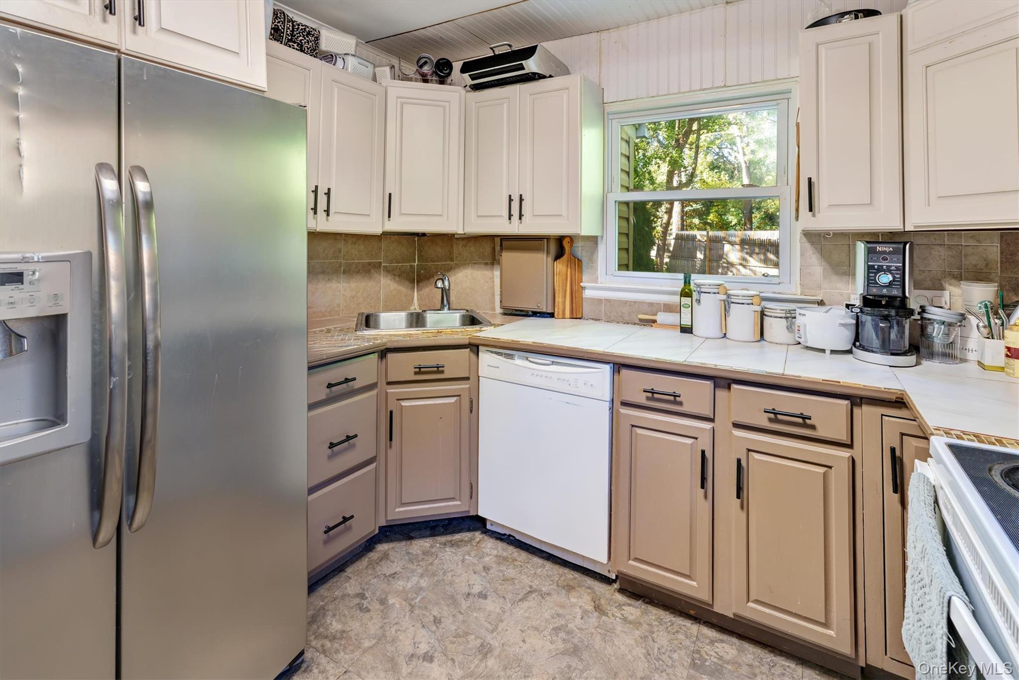 5 Waywood Place, Huntington Station, NY 11746