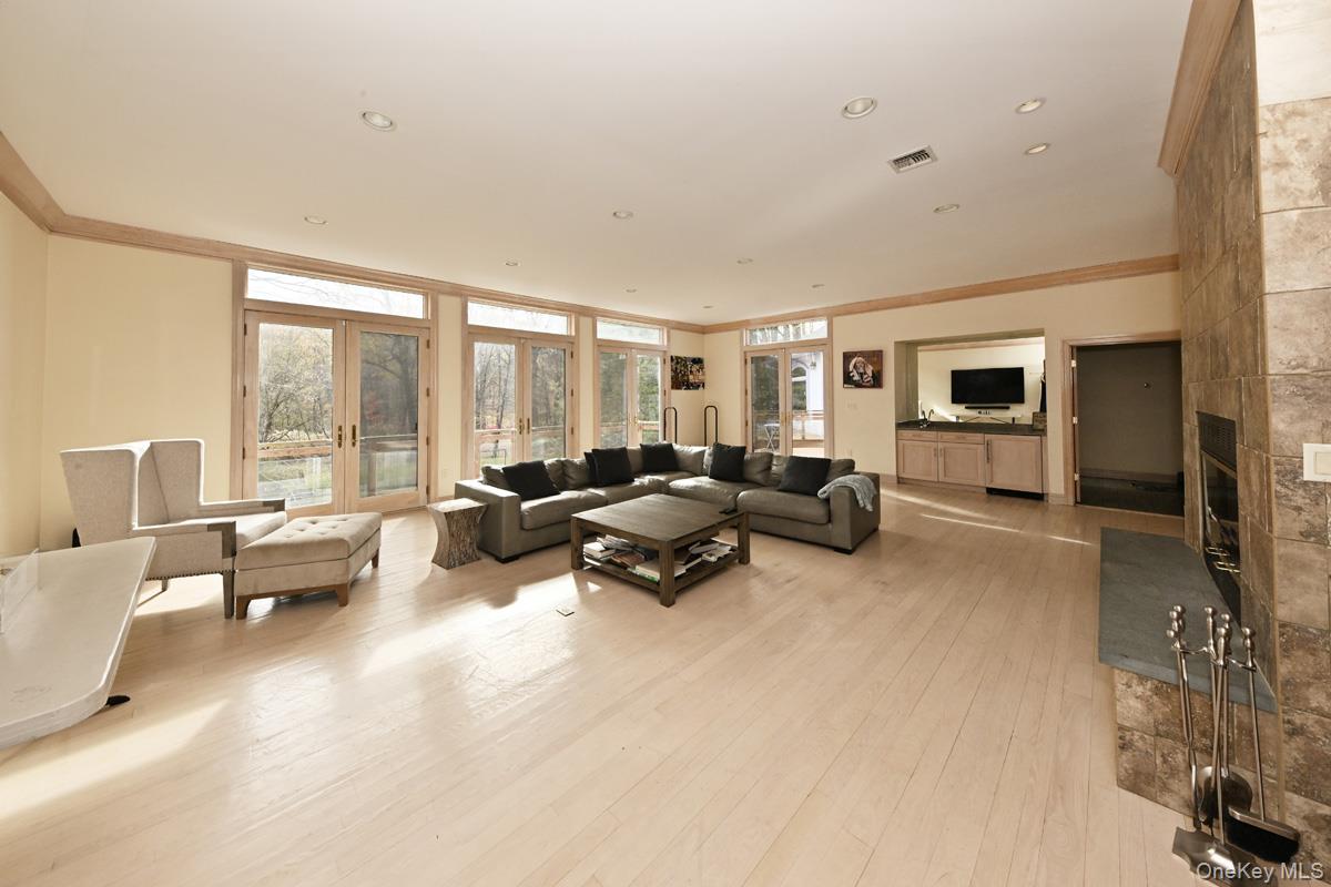 27 Sky Meadow Road, Suffern, NY 10901