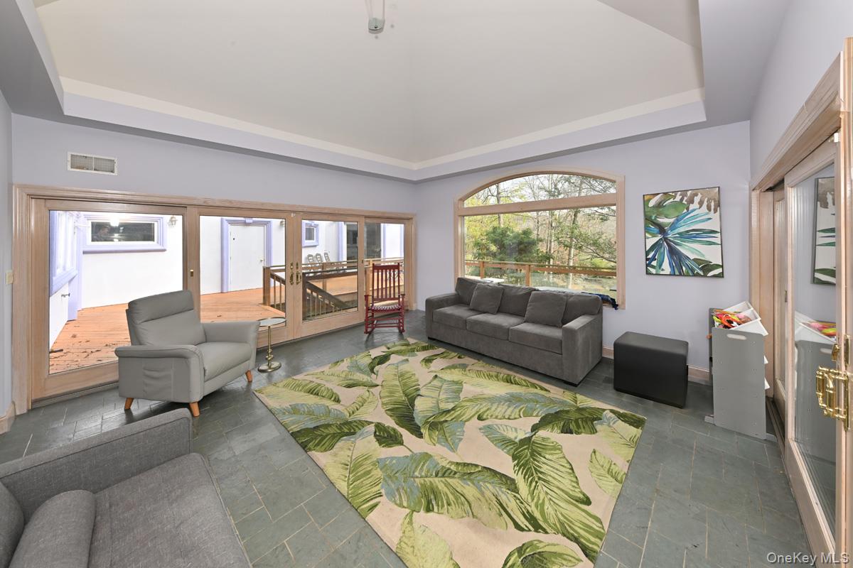 27 Sky Meadow Road, Suffern, NY 10901