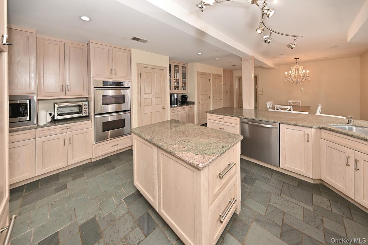 27 Sky Meadow Road, Suffern, NY 10901