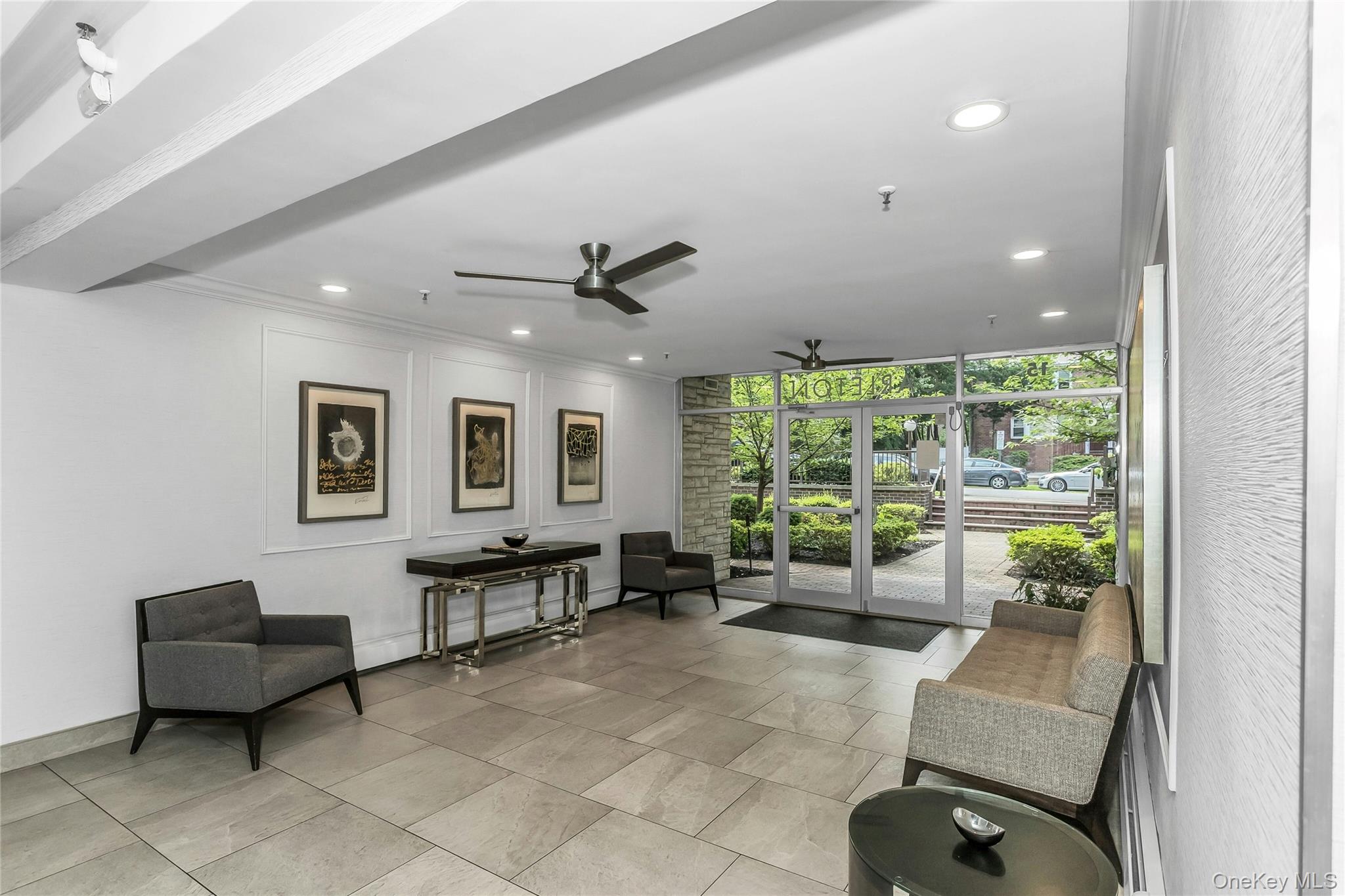 15 Hill Park Ave Avenue # 1C, Great Neck, NY 11021