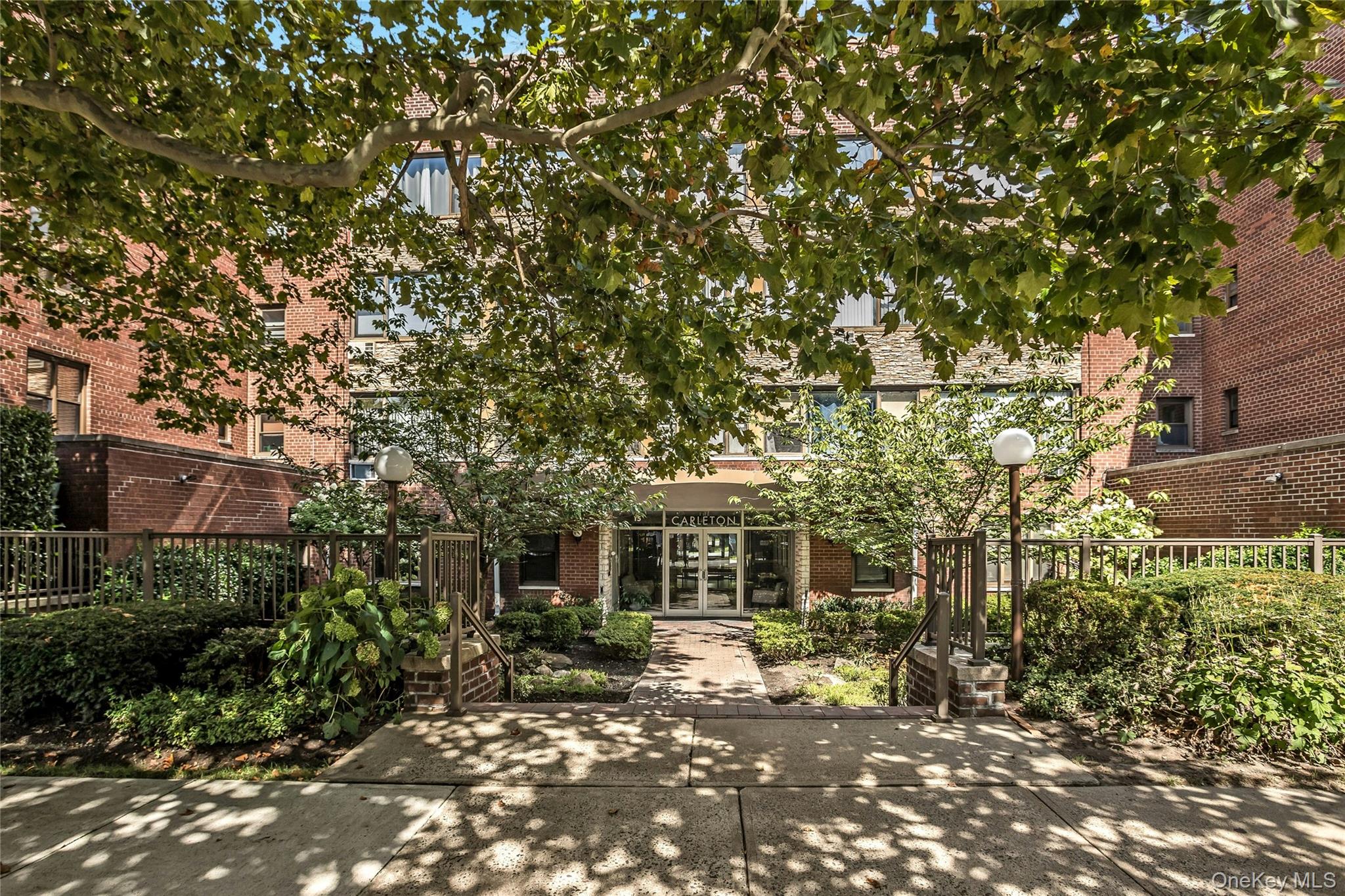 15 Hill Park Ave Avenue # 1C, Great Neck, NY 11021