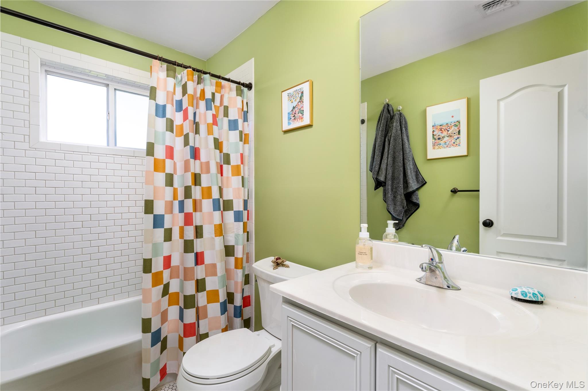 108 Calverton Court, Wading River, NY 11792