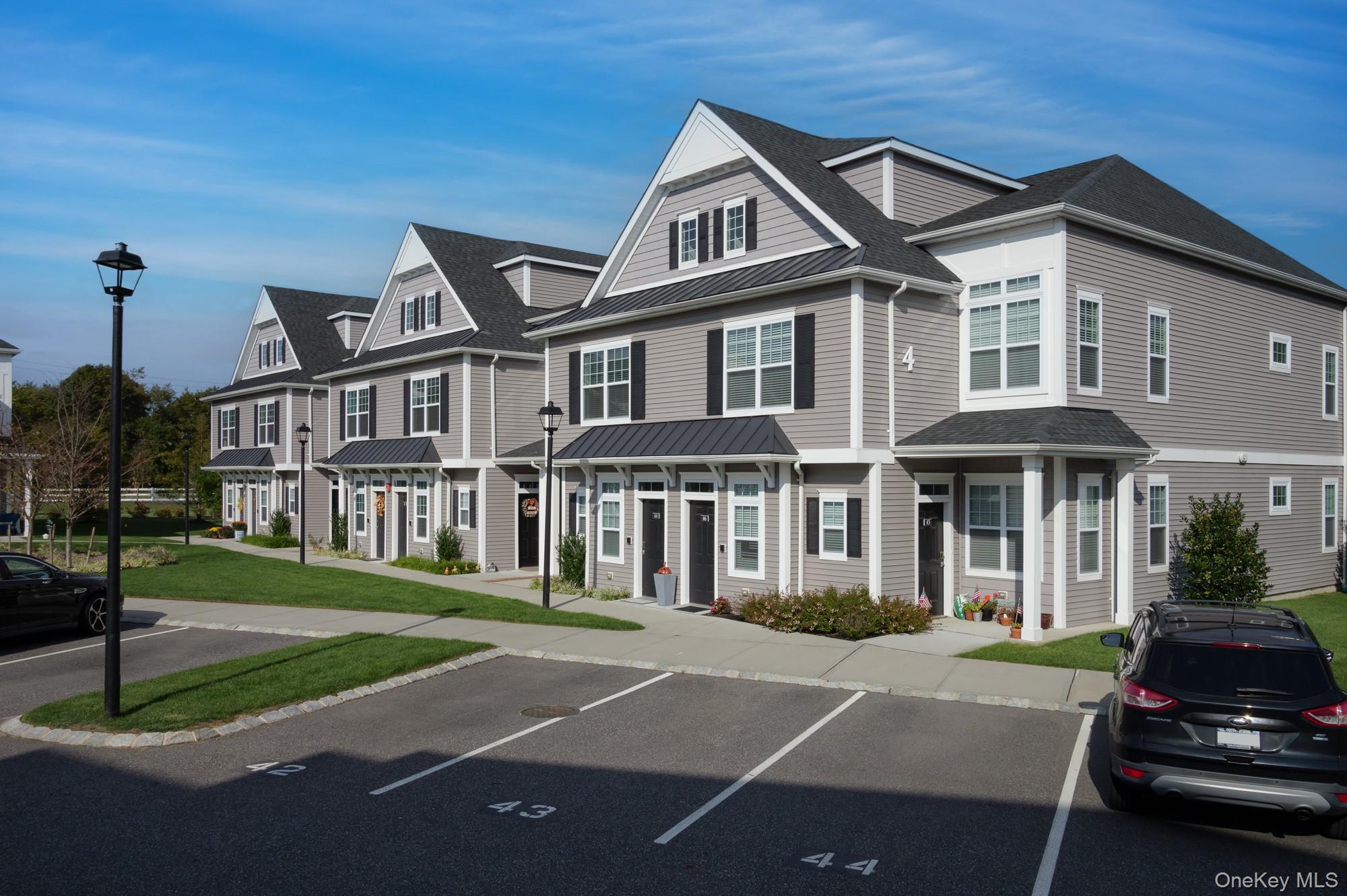 08 Sutton Court # 08, Mount Sinai, NY 11766