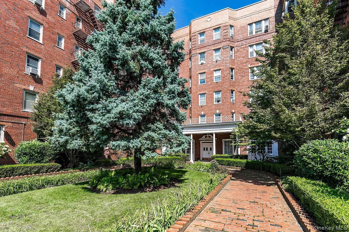 84-49 168th Street # 2B, Jamaica Hills, NY 11432