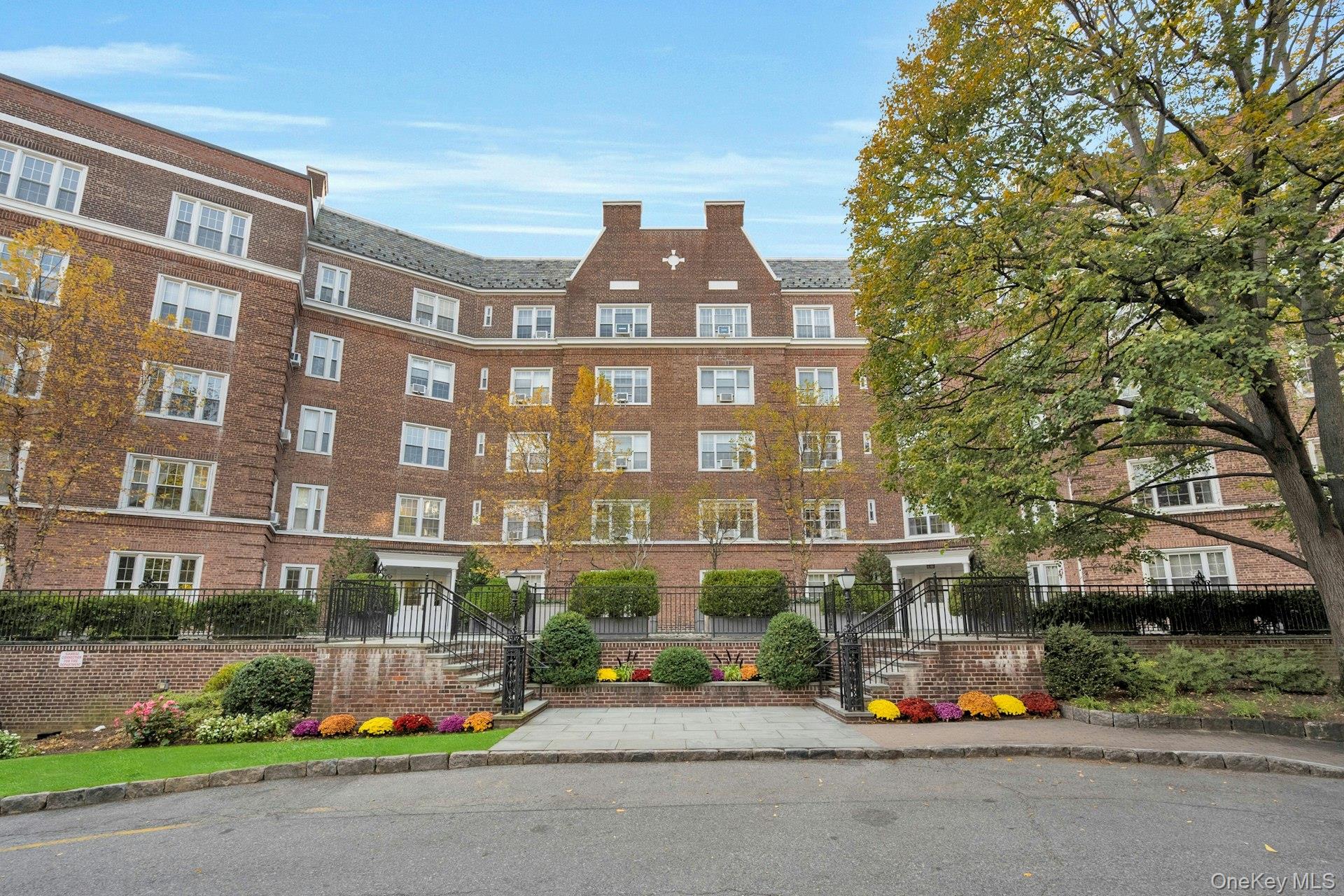 5 Midland Gardens # 3M, Bronxville, NY 10708
